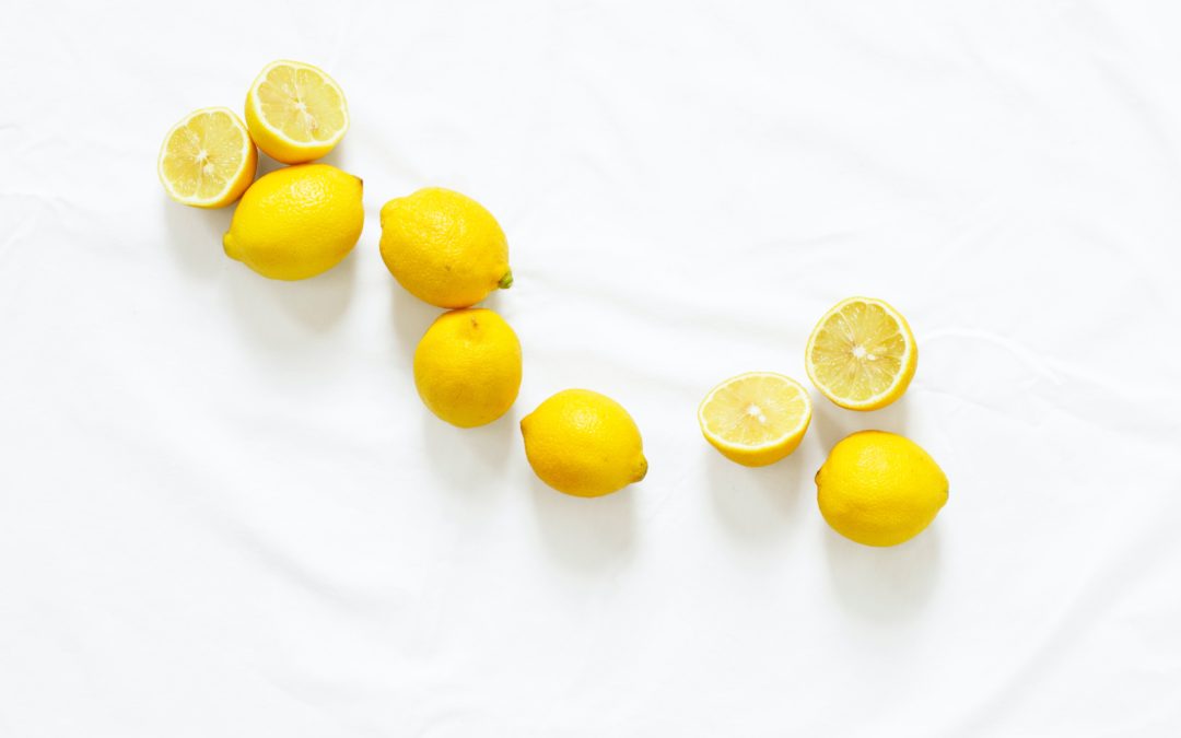 Jus de citron le matin : attention à vos dents !